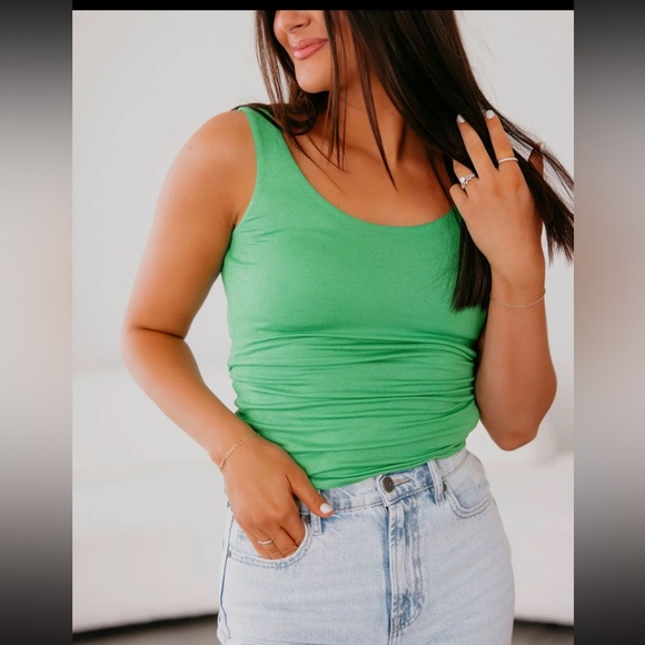 Double Zero Scoop Neck Tank Size Large Green Sleeveless Straight Hemline Stretch - Picture 1 of 10